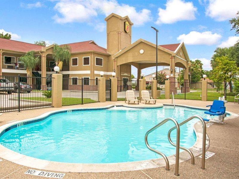 Super 8 By Wyndham Houston/Brookhollow Nw Exterior photo