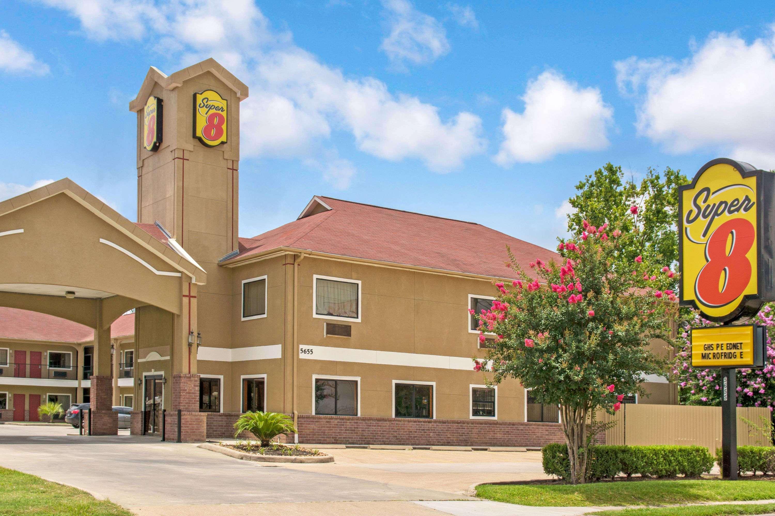Super 8 By Wyndham Houston/Brookhollow Nw Exterior photo